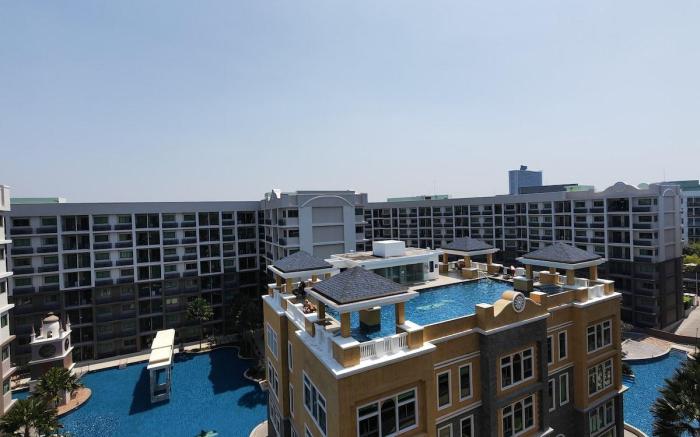 Arcadia Beach with Garden Pool in Pattaya City Center
