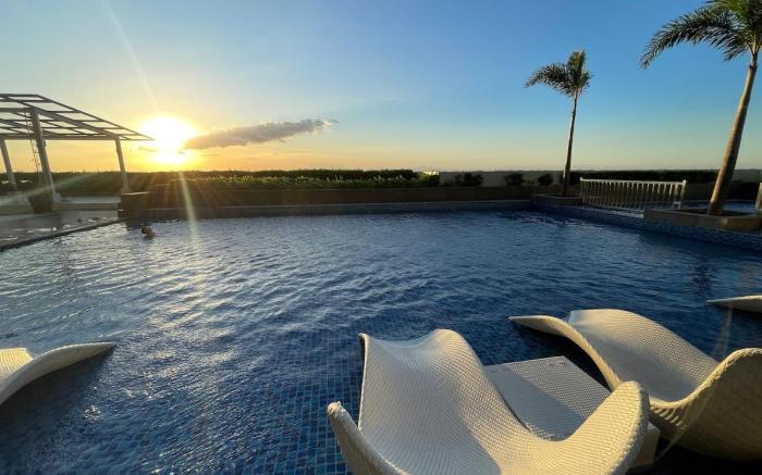 Modern 2BR beside Okada Manila with Sunset View