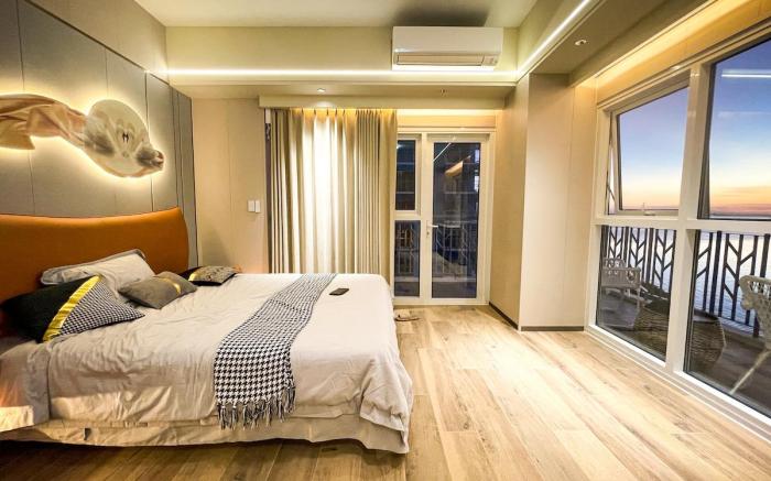 Modern 2BR beside Okada Manila with Sunset View