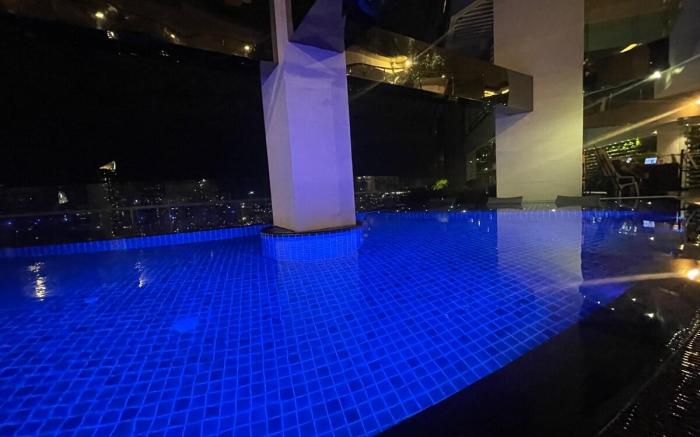 Spacious Unit in Gramercy Makati