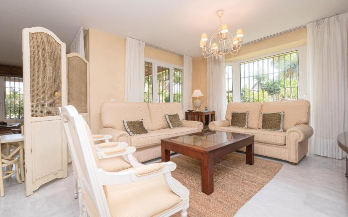 ROCIO - Nice house in urbanisation with shared swimming pool and free Wifi