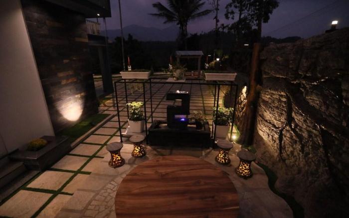 Diga Vista Beautiful A/C 4BHK Pool Villa in Munnar