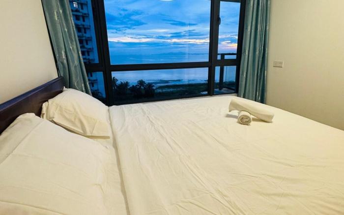 2BR 1BA Seaview Apartment
