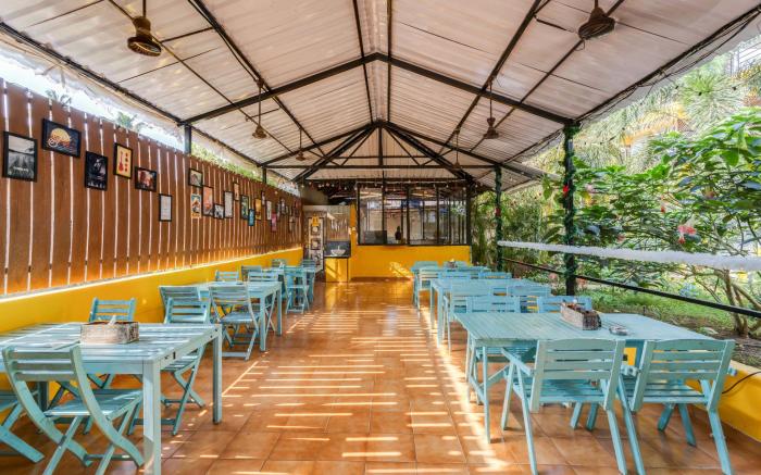 Earthy Hostel & Suites Morjim