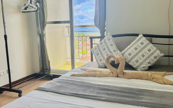 Studio unit with balcony and sea view, Verdon Parc
