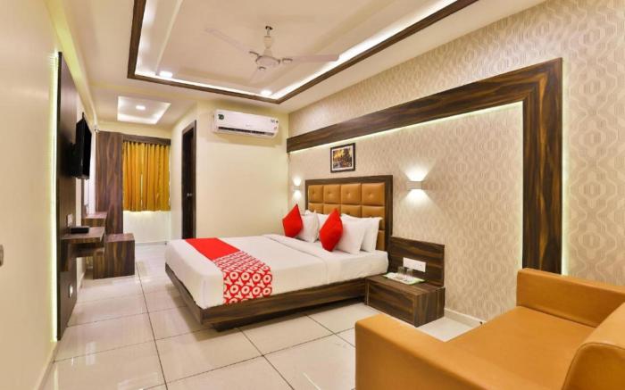 Goroomgo Silver Palace Ahemadabad
