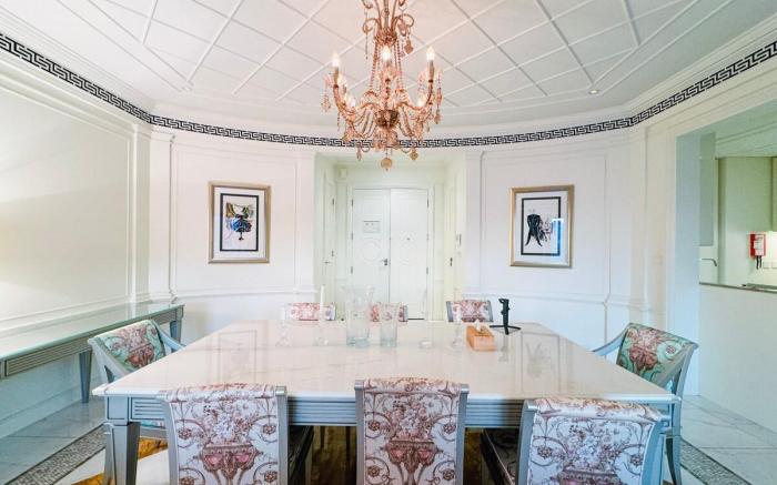 Brown Stone - Versace five Star Residence