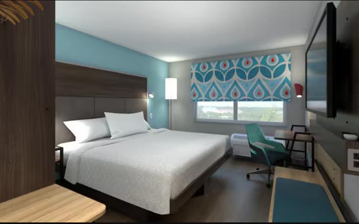 Tru by Hilton Commerce