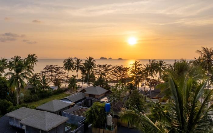 Private Beach Villa With Sunset Views-On The Sand