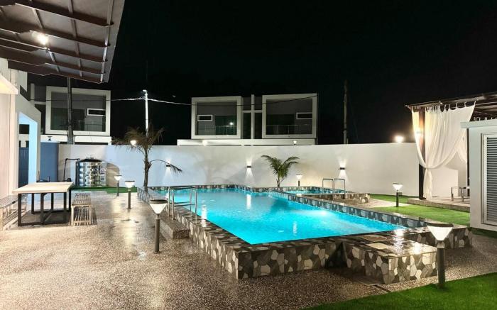 Luxury 5BR Home w/ Private Pool, 18Pax, Netflix