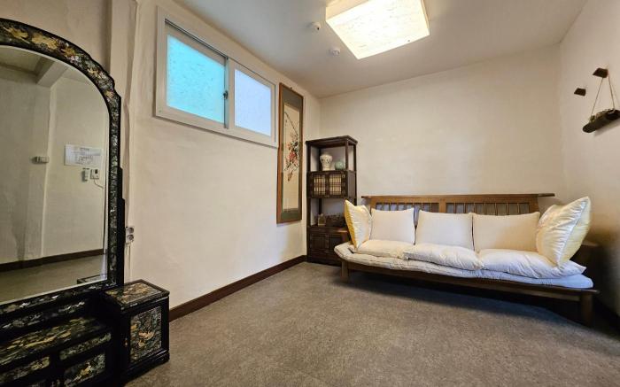100-Year-Old Seoul Detached Hanok/Wega Stay