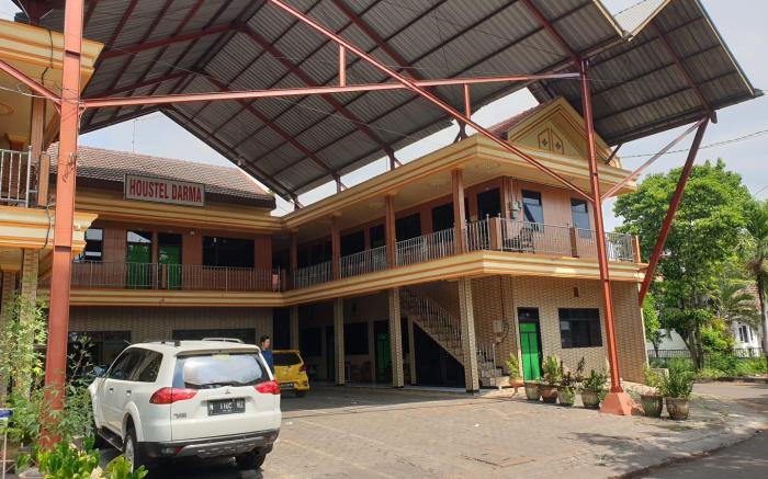 OYO 92693 Houstel Darma Syariah