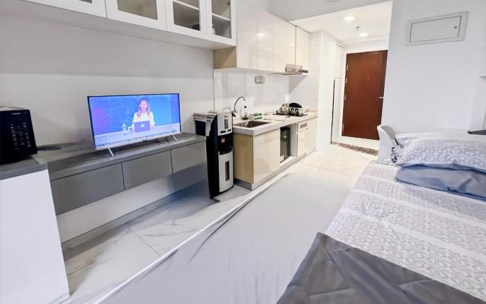 Cozy Studio Skyhouse Apt near ICE BSD w/ pool &Gym