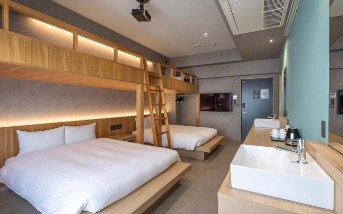 LACER OKINAWA NAHA TOMARIPORT