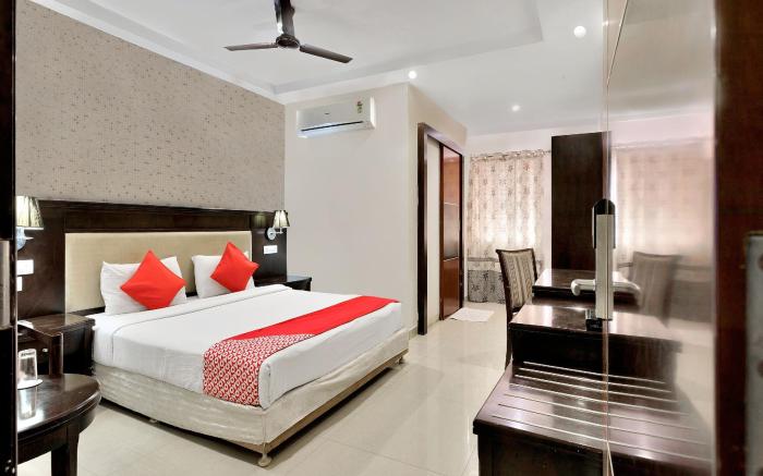 Capital O Rudra Grand Near Kondapur x Road