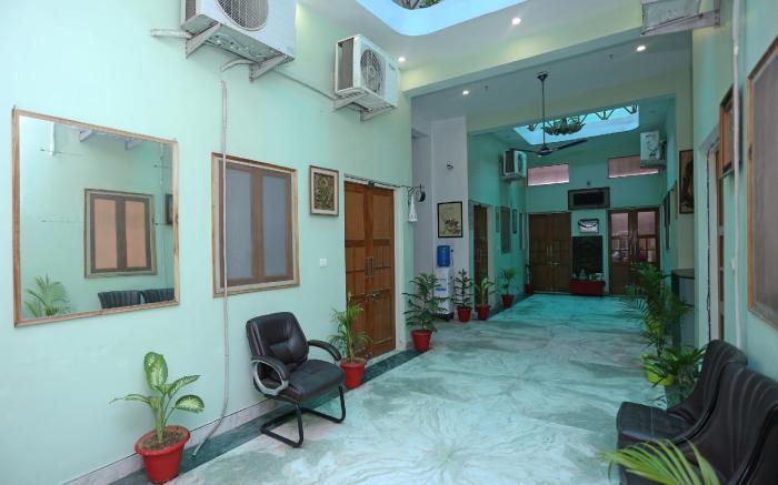 Super Collection-O Sara Grand Near Ram Manohar Lohia hospital