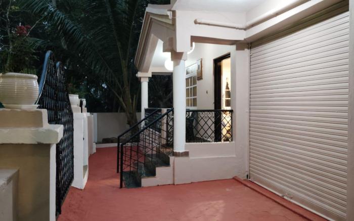 Getaway Family Homestay 2min walk to Arossim Beach