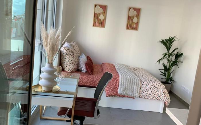 Magnific studio central near free Parking and Ride