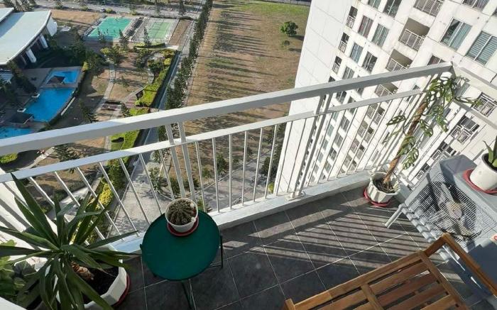 Cozy Studio 5 Mins to Sky Ranch w/ Pool & View