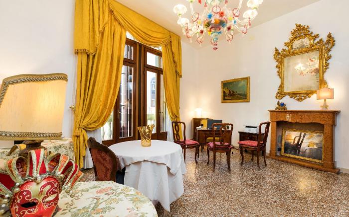 Luxury Venetian Rooms