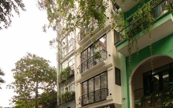 QUEEN CAFE HOTEL 
