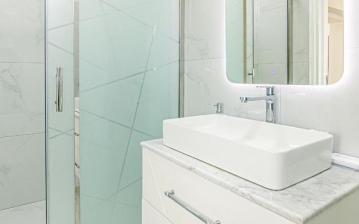 Luxury two bedroom on Nizami street with view