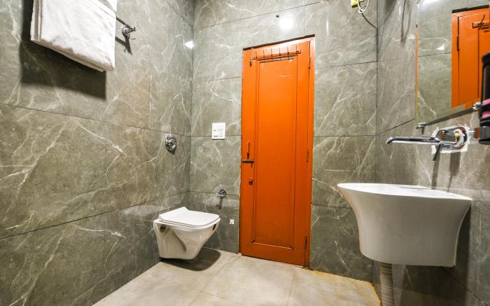 FabHotel Alpine Tree