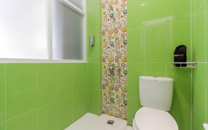 RedDoorz Plus near Stasiun Bekasi