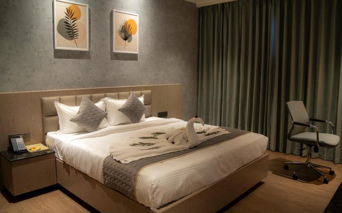 Hotel Tulips Grand  