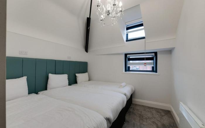 Temple Court Cavern Quarter 2-BR Large Apartment