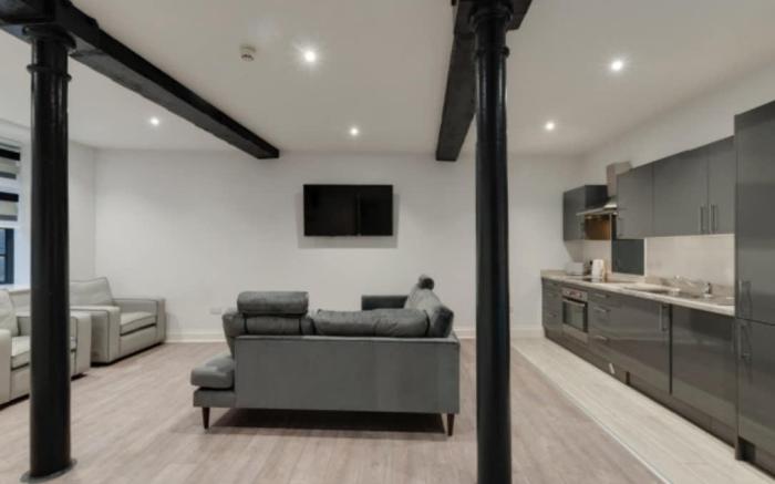 Temple Court Cavern Quarter 1-BR Central Apt