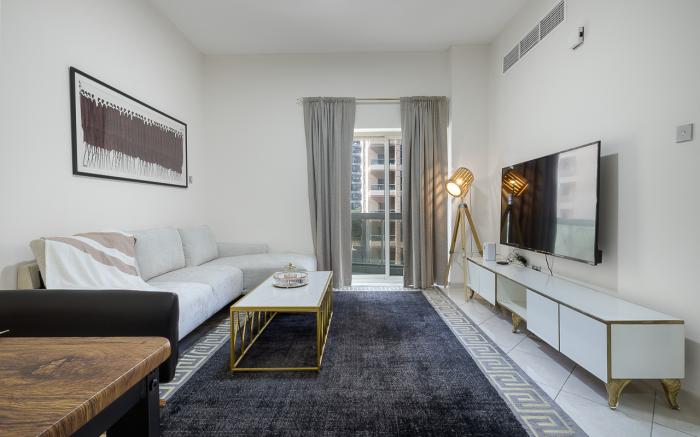Huge Studio in Dubai Marina