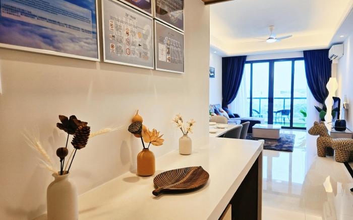 R&F Princess Cove Seaview Apartment by Zylo House
