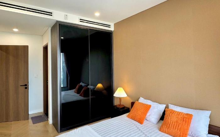 Luxury 2 Br with amazing view of Saigon River
