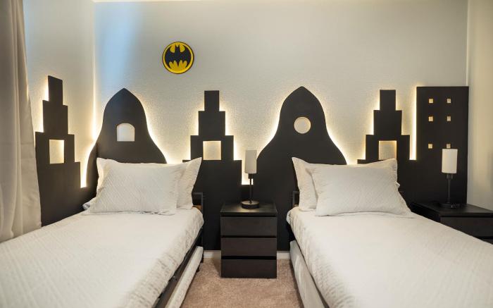 Stunning 10 Bed Home with Themed Rooms, Pool