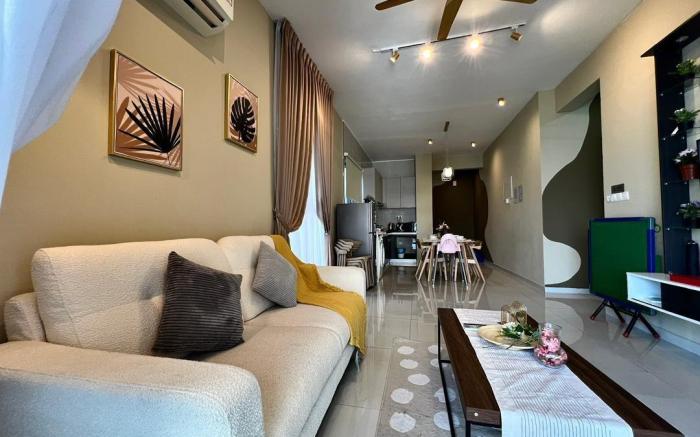 CG01 Amberside Seaview Luxe 3BR3B 12pax Danga Bay