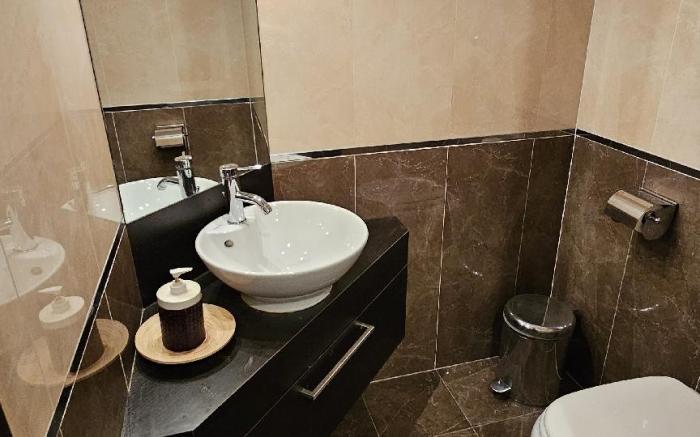 Family comfort near Duomo, with a Parking in front