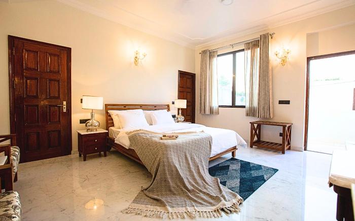 Luxury Italian 3BHK Ensuite House Near Metro, Mall