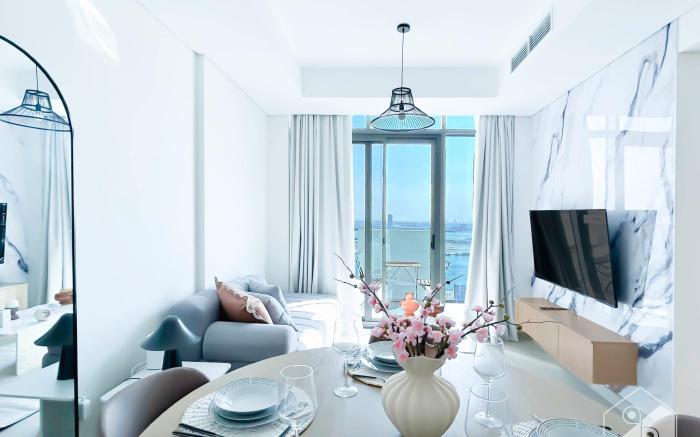 Luxury 1B with Balcony & partial Burj Khalifa view