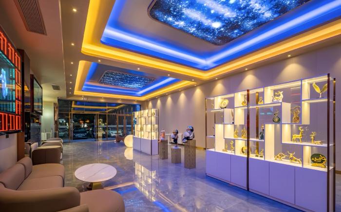 Dequan Luxury Hotel (Chaoyang High-speed Railway Station Shilibao Metro Station)