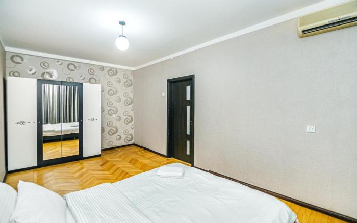 Cozy 3-bedroom apartment on Nizami st Fountain Sqr