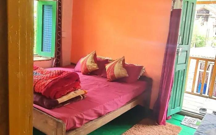 Paradise Doors Homestay (Deohari)