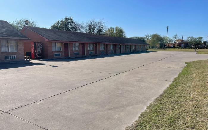 Lakeside inn & suites by OYO Mathis I 37