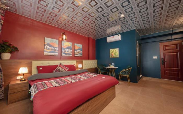 Private Deluxe Room with balcony and City View