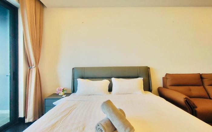 R&F Beachside Cozy Bedroom by XinAn