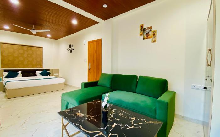 Stay 10 Parallel Apartment Hotel