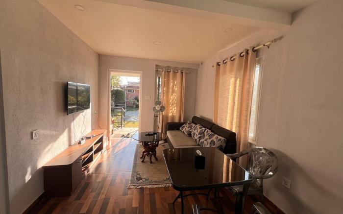 Awesome One BR Cottage in Avocado Garden
