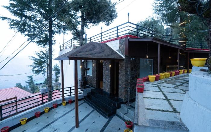 Wisteria Chalet Luxury Mountain Escape by Homeyhut