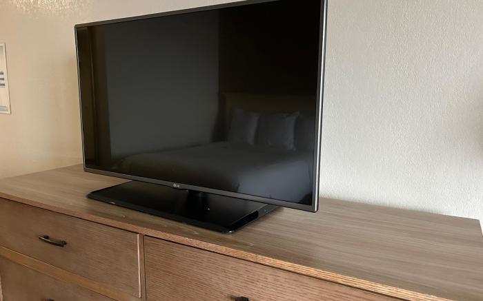 Hilltop Inn & Suites