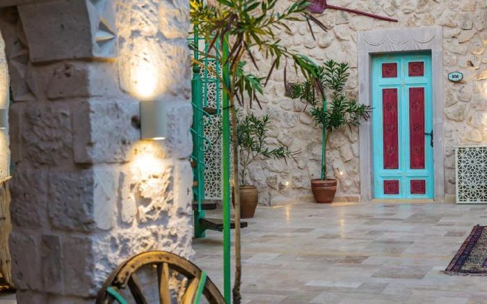 Han Cave Suites